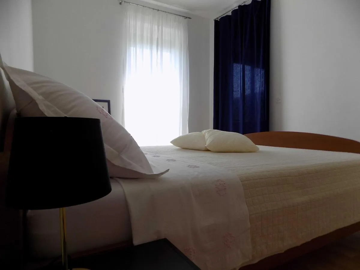 Apartman Borna 0*, Vrbnik (Primorje-Gorski Kotar) Croatia